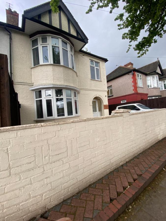 Denzil Road Apartament *